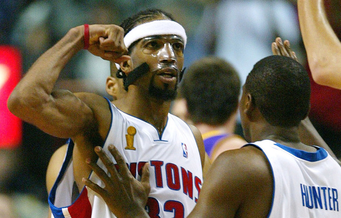 路易斯-迪亚斯本赛季德甲3次单场传射，同期五大联赛并列第一（德甲本赛季路易斯-迪亚斯已3场完成传射，同期五大联赛并列第一）