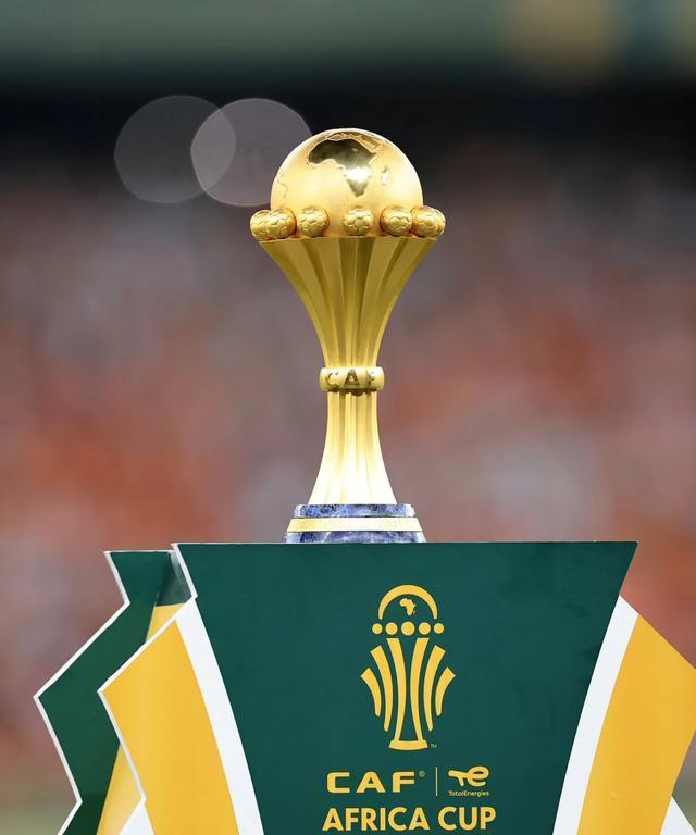 C罗前队友：不喜欢梅西就不喜欢足球！C罗能踢到100岁！（C罗昔日队友：不爱梅西就不算爱足球！C罗能踢到百岁！）