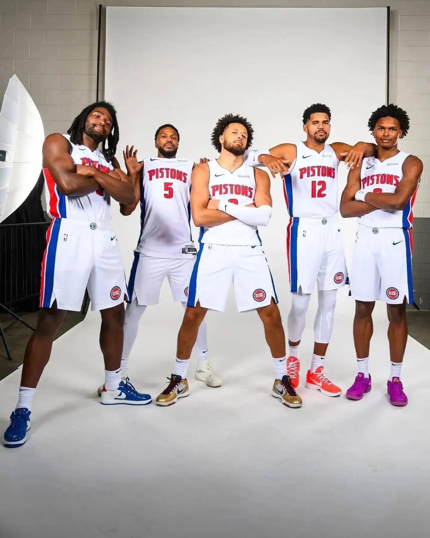 这队的三线联动太丝滑（这队三线配合行云流水）