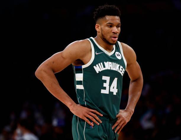 暗示续约还是离队？刘洋晒与瓦科互换球衣照片（续约还是离队？刘洋晒与瓦科交换球衣照引猜测）