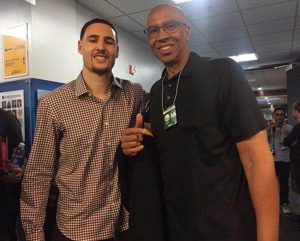 湖人板凳哑火半场仅得7分，马刺三大板凳合砍29分压制湖人（湖人替补熄火半场仅7分，马刺三替补合力轰29分占上风）