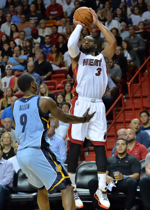 记者报道苏亚雷斯即将续约迈阿密国际一年！继续跟梅西当队友！（苏亚雷斯将与迈阿密国际续约一年，继续与梅西当队友！）