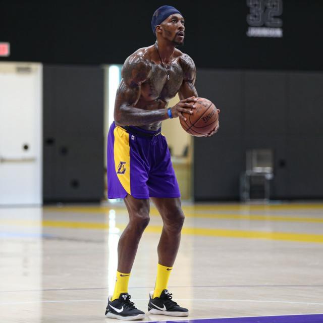 不只“空降”齐达内，腾讯还在“传奇现场”带来了新惊喜（齐达内空降只是开始，腾讯在“传奇现场”惊喜加码）