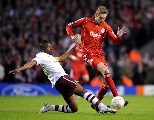 记者：海港对奥斯卡健康状况高度关切，通过多种方式表达慰问（记者：海港对奥斯卡健康深切关注，已通过多渠道表达慰问）