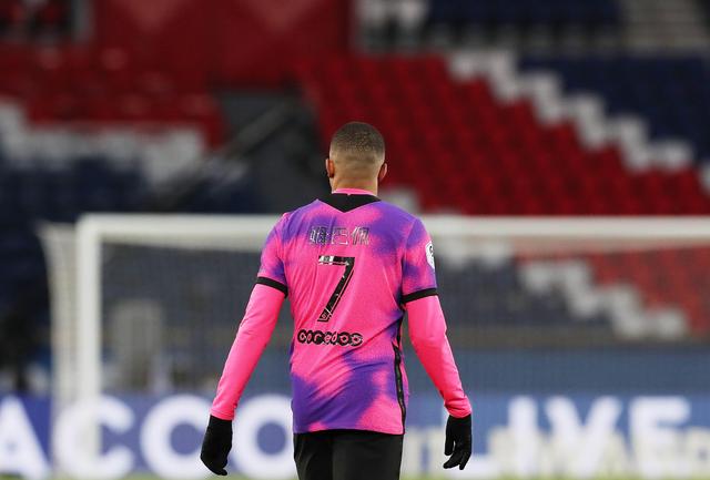 三连冠！上海海港加冕2025赛季中超冠军，摘下队史中超第四星（上海海港三连霸登顶2025中超，队史第四星入账）