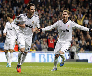 埃因霍温卫冕稳了？荷甲从未有球队半程领先11分被逆转丢冠（埃因霍温卫冕在望？荷甲史上无半程领先11分仍被翻盘丢冠先例）