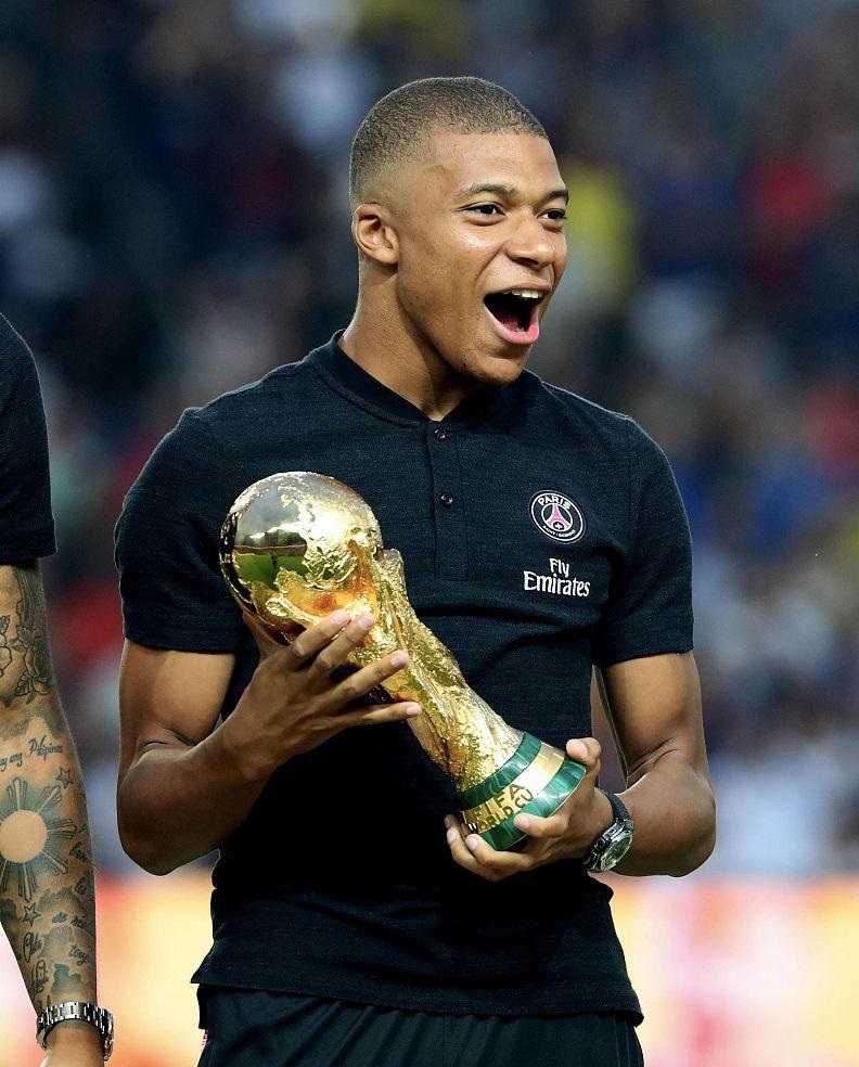 火箭本赛季三分出手总数和场均三分出手数都是联盟垫底（火箭本季三分出手总量与场均均为联盟最少）