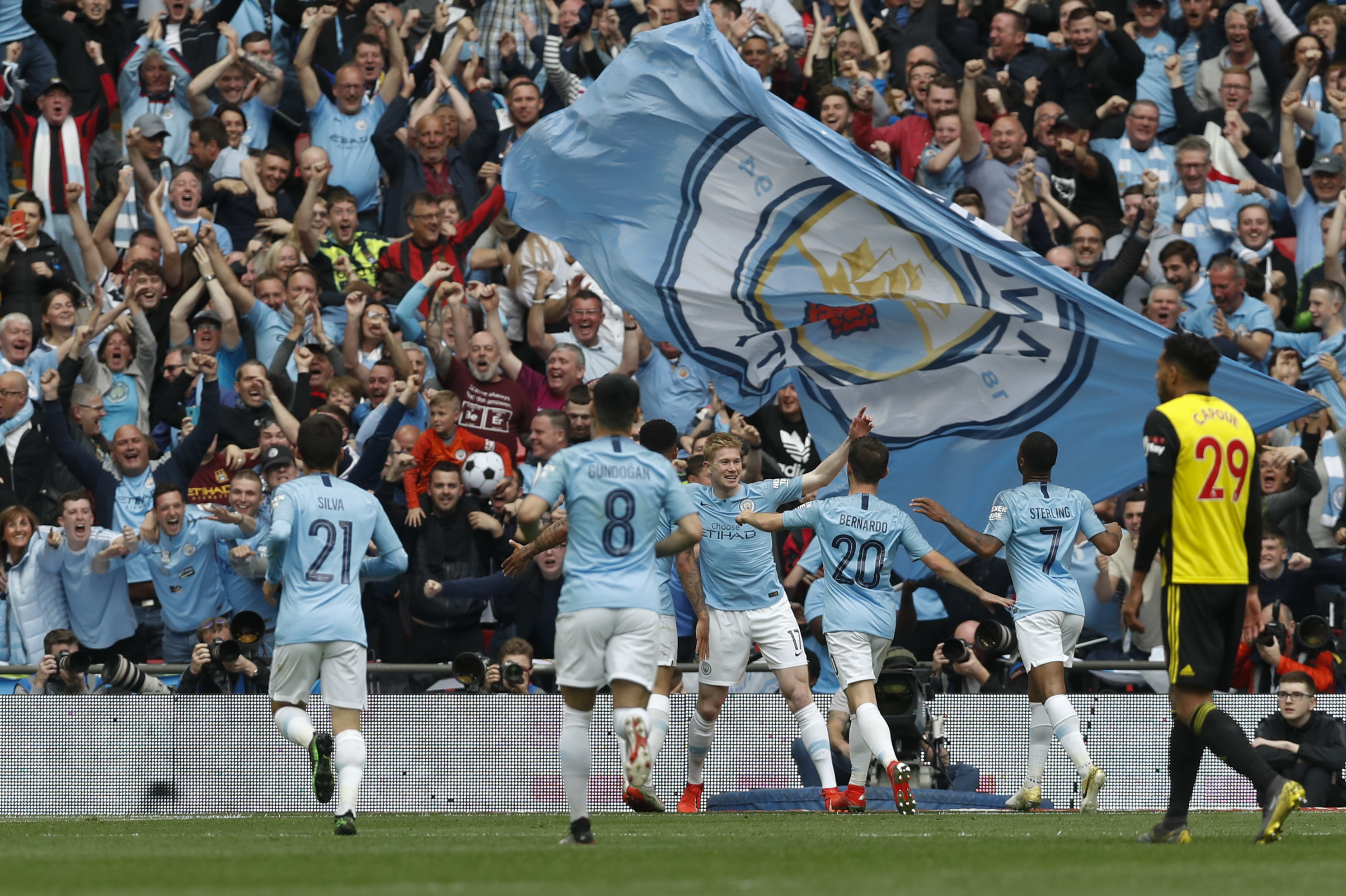 里奇：每场比赛都会有判罚争议，但评判这个不是我们该做的事（里奇：判罚争议难免，不该由我们来评判）