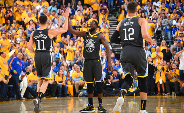 里程碑，徐新已为上海海港出战100场比赛（徐新迎来里程碑：代表上海海港出战第100场）