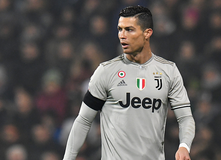 拉波尔塔：想等诺坎普竣工再致敬梅西，那天诺坎普会座无虚席（拉波尔塔：待诺坎普落成再向梅西致敬，届时球场必将座无虚席）