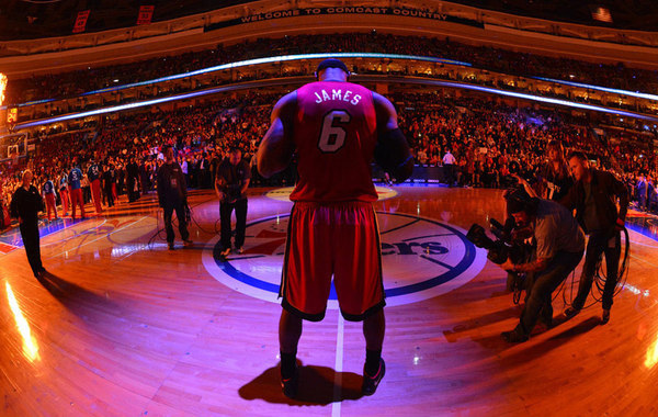 前15轮德甲凯恩6次当选全场最佳，比其他球员至少多3次（德甲前15轮：凯恩6次当选全场最佳，领先其他球员至少3次）