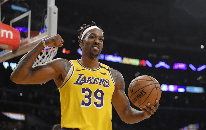 荣获马德里足协颁发的体育传奇奖，托雷斯晒图感谢马德里足协（托雷斯获马德里足协体育传奇奖，晒照致谢）