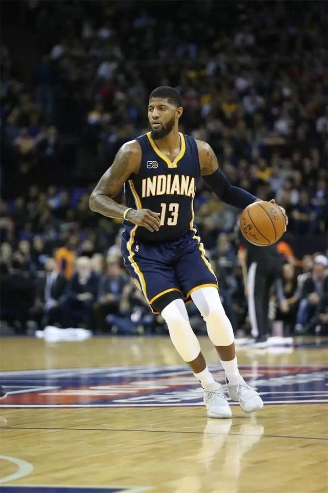 中超赛场争议判罚：VAR判罚引发热议,（中超场上风波再起：VAR判罚成焦点）