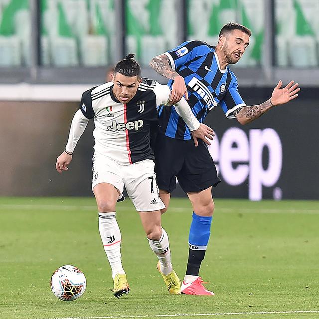 悲喜夜：拜仁造5-0惨案，阿森纳18场不败终结，保级队绝平利物浦（冰火之夜：拜仁5-0横扫，阿森纳18场不败告终，保级队绝平利物浦）