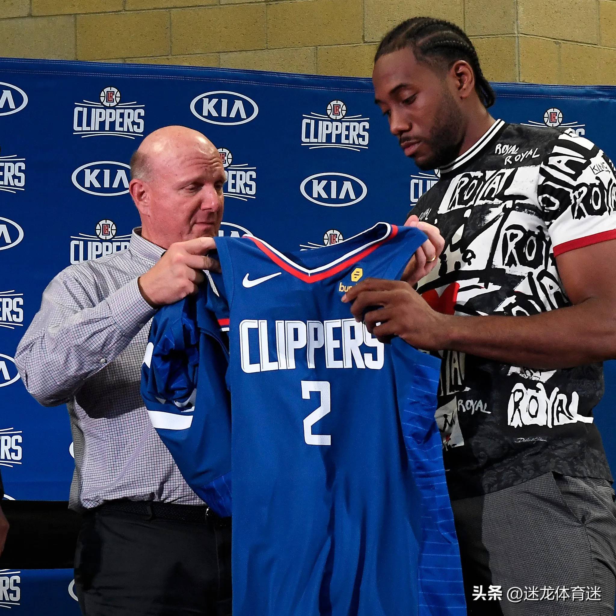 理疗师：DV9的伤和丁丁、卢卡库类似，可能需要3到5个月恢复（理疗师：DV9伤势类似丁丁和卢卡库，康复期或为3到5个月）