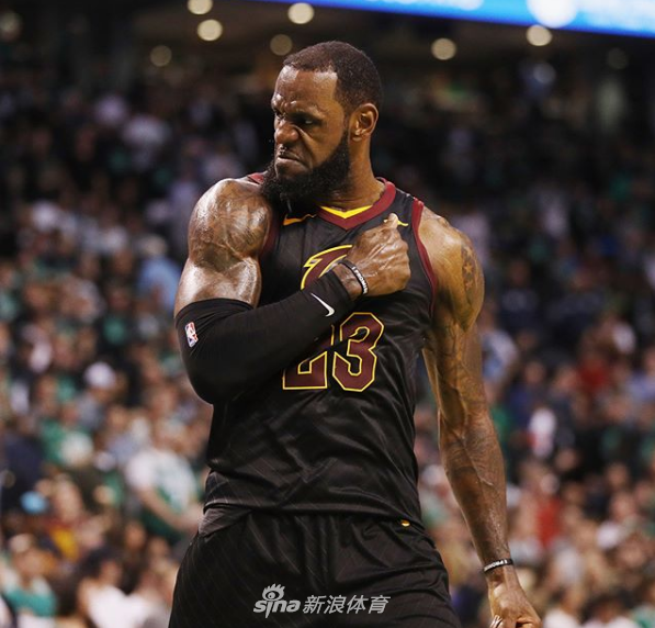 记者：那不勒斯想冬窗签梅努替德布劳内，可能租借+选择买断（那不勒斯欲冬窗引进梅努顶替德布劳内，或以租借附带买断条款）