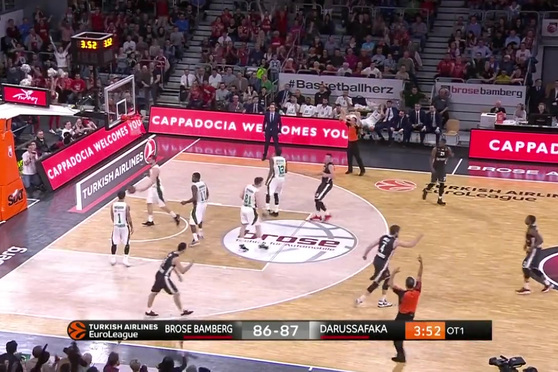 徐杰手感火热，独中三记三分球（徐杰外线发威，命中三记三分球）